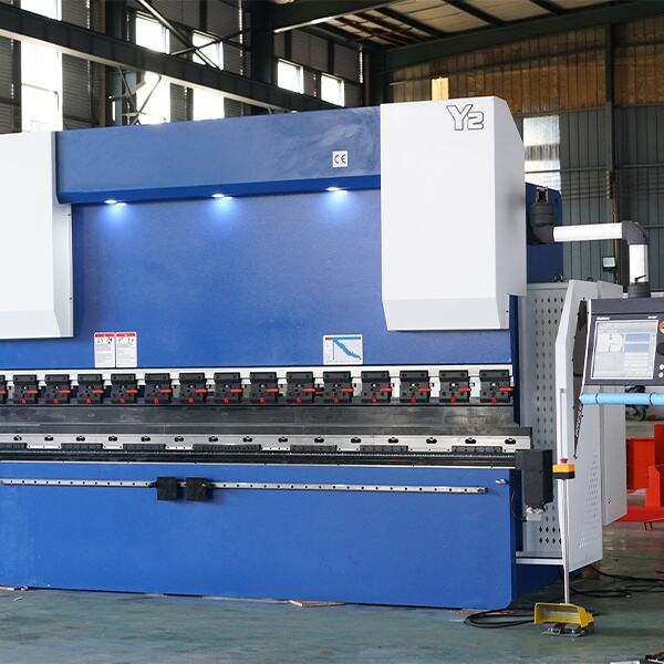 چگونه یک دستگاه خم‌کننده CNC انتخاب کنیم: راهنمای تخصصی RAYMAX