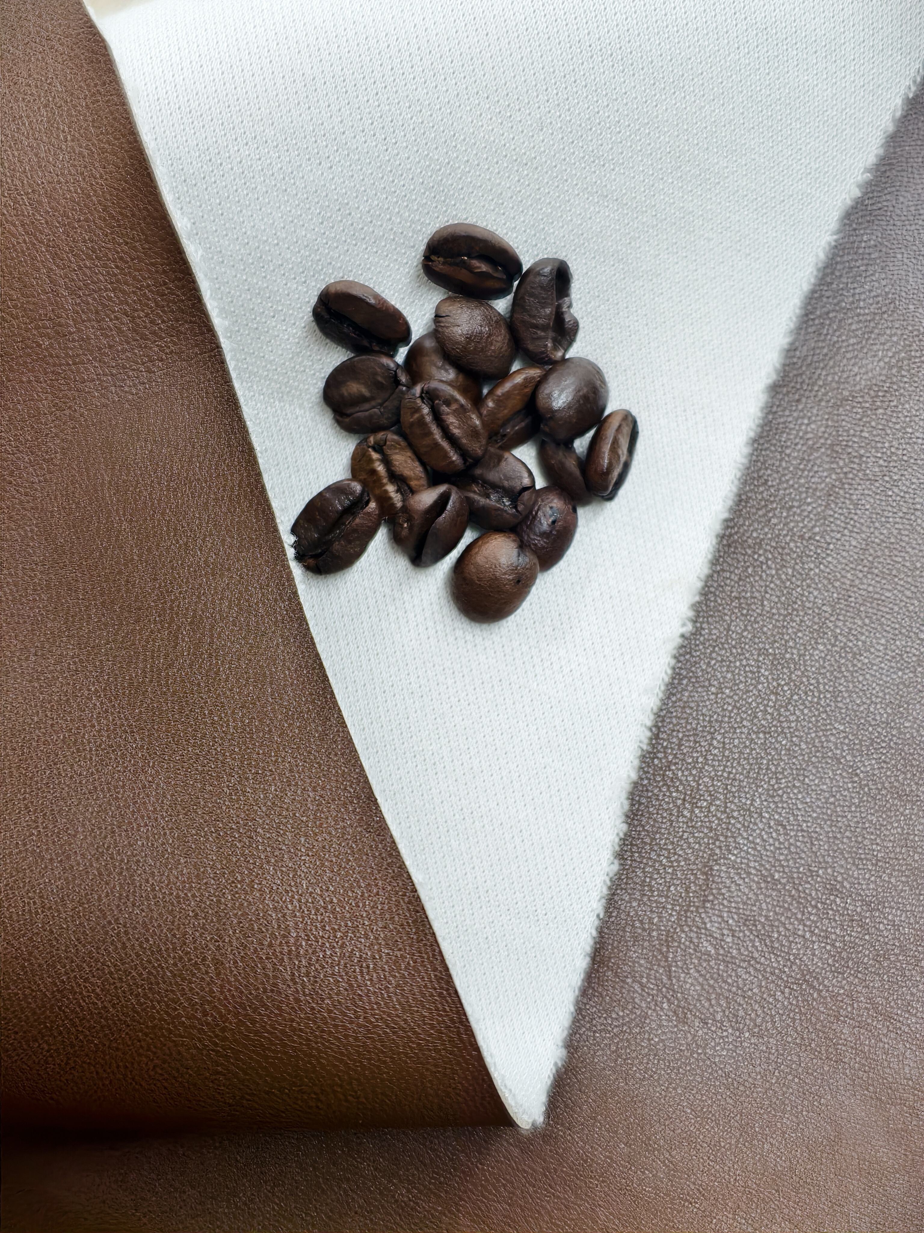 Rebirth of Coffee Grounds: CIGNO Launches 70% Plant-based Eco-friendly Leather, Leading the Green Transformation of the Handbag Industry