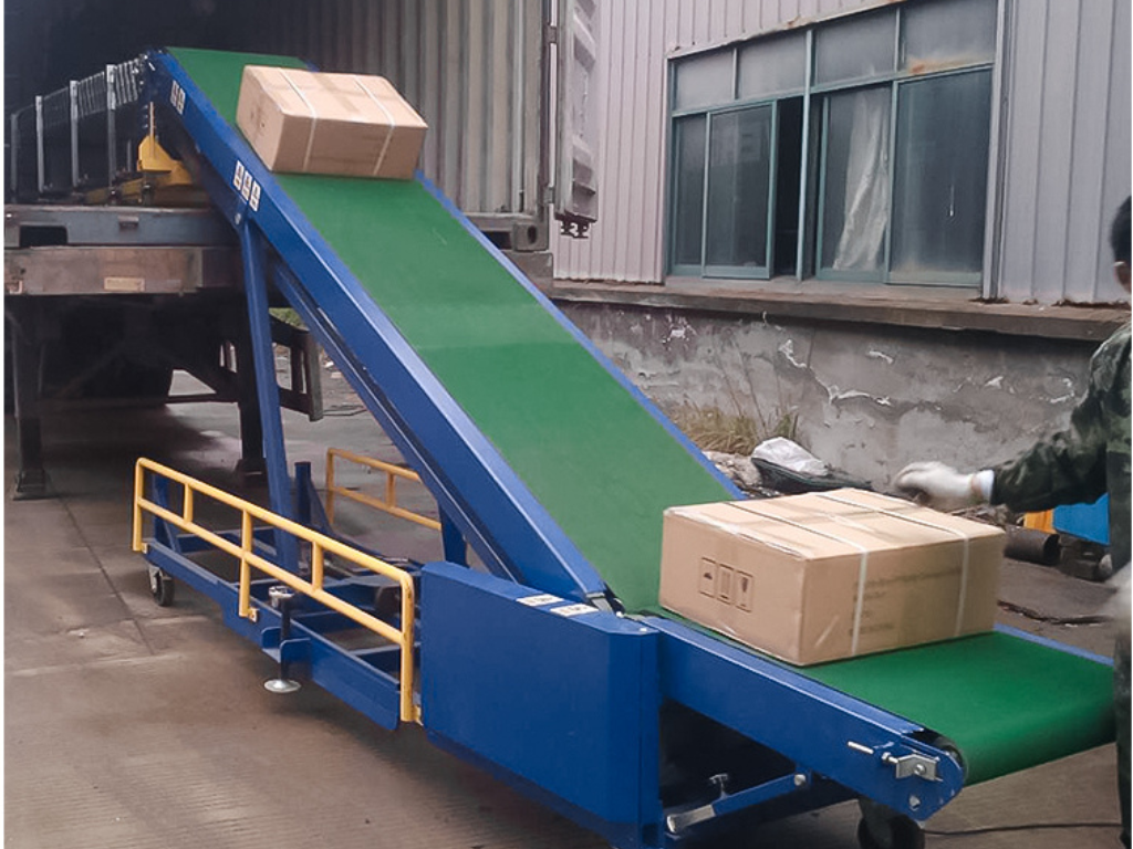 In response to the actual needs of the warehouse, we have provided an exclusive inclined conveyor system: