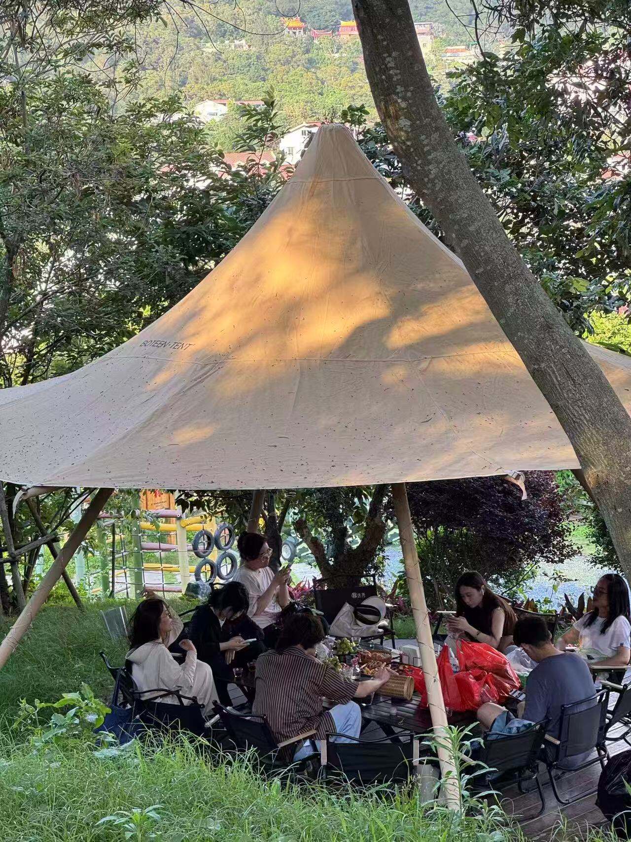 Uniting for a Brighter Future - UIB Holds Themed Team-Building Activity​3.jpg