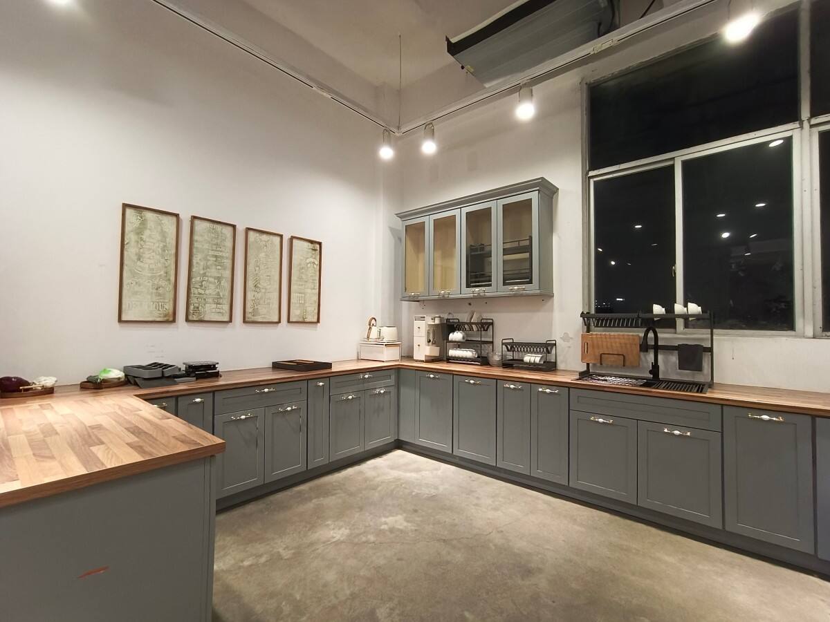 Efficient Storage Solutions for American-Style Kitchens