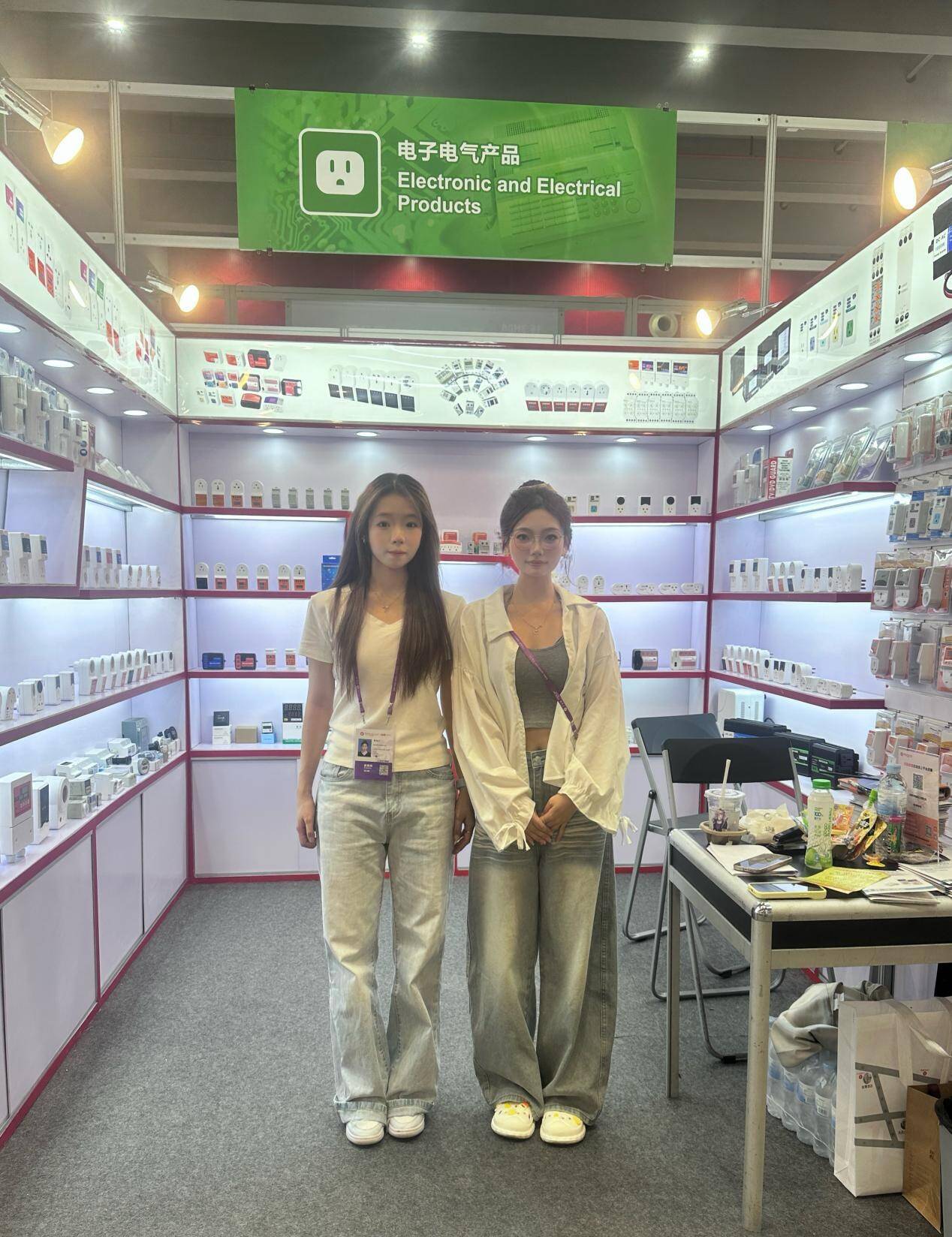 Wenzhou Zhongzhe Electric Co., Ltd. Achieves Outstanding Success at the 138th Canton Fair with Its Premium Voltage Protectors and Global Electrical Solutions-4