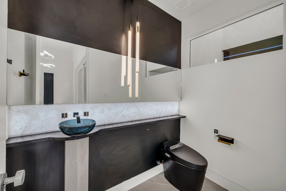 Can Faux Onyx Shower Panels Be Customized for Size?