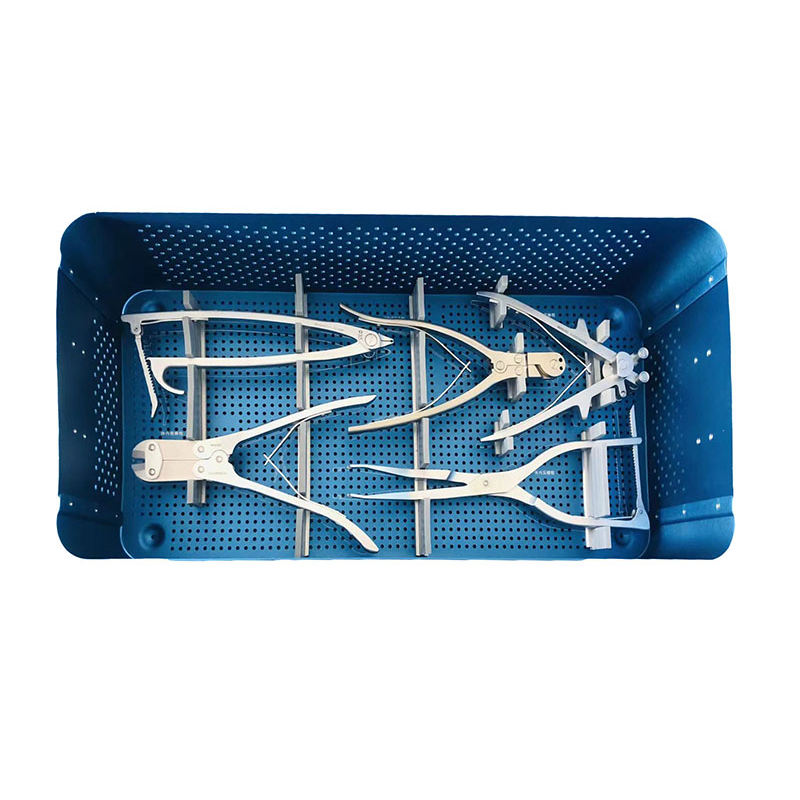Posterior cervical spine nail rod internal fixation device