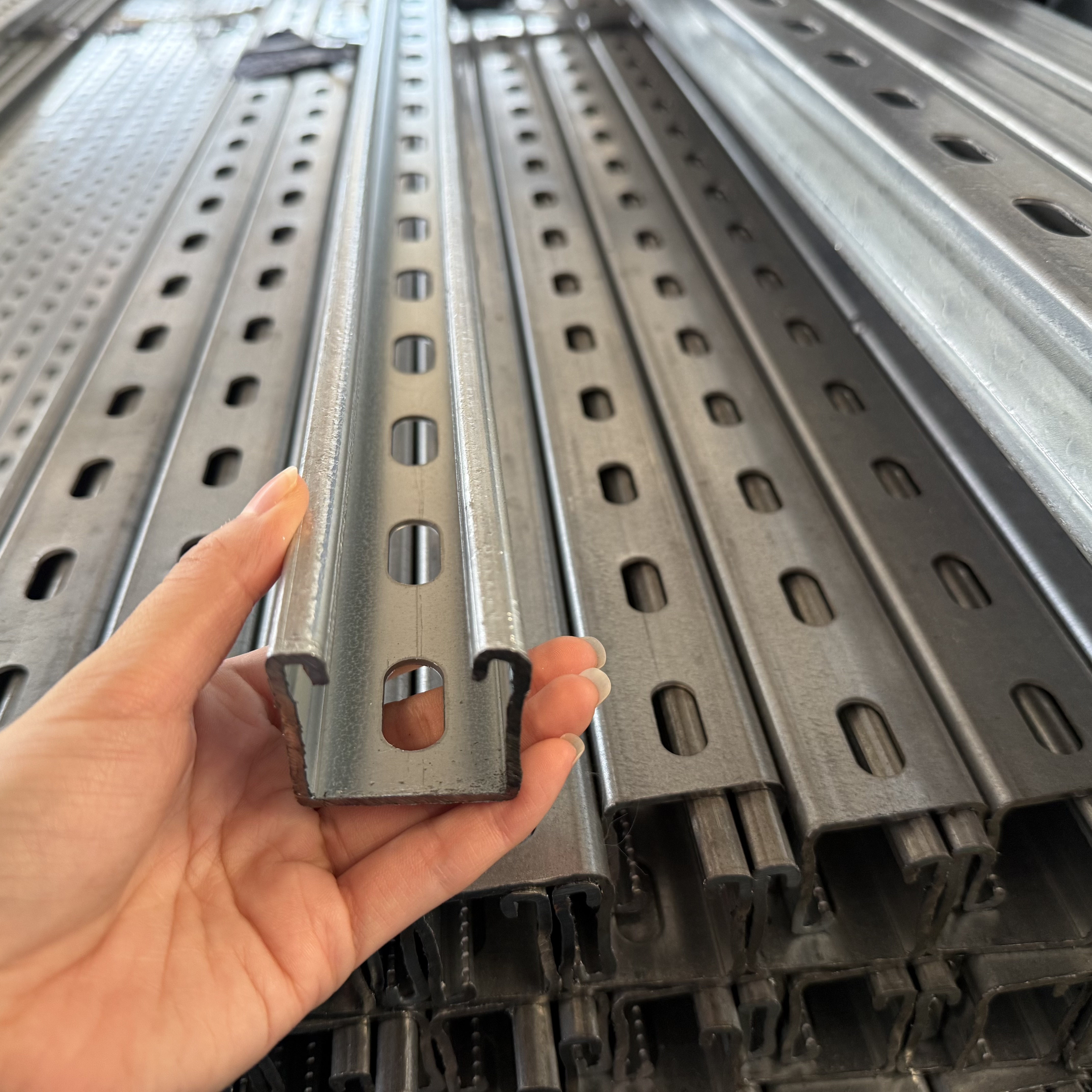 What are the advantages of using steel carbon pipes over other materials?