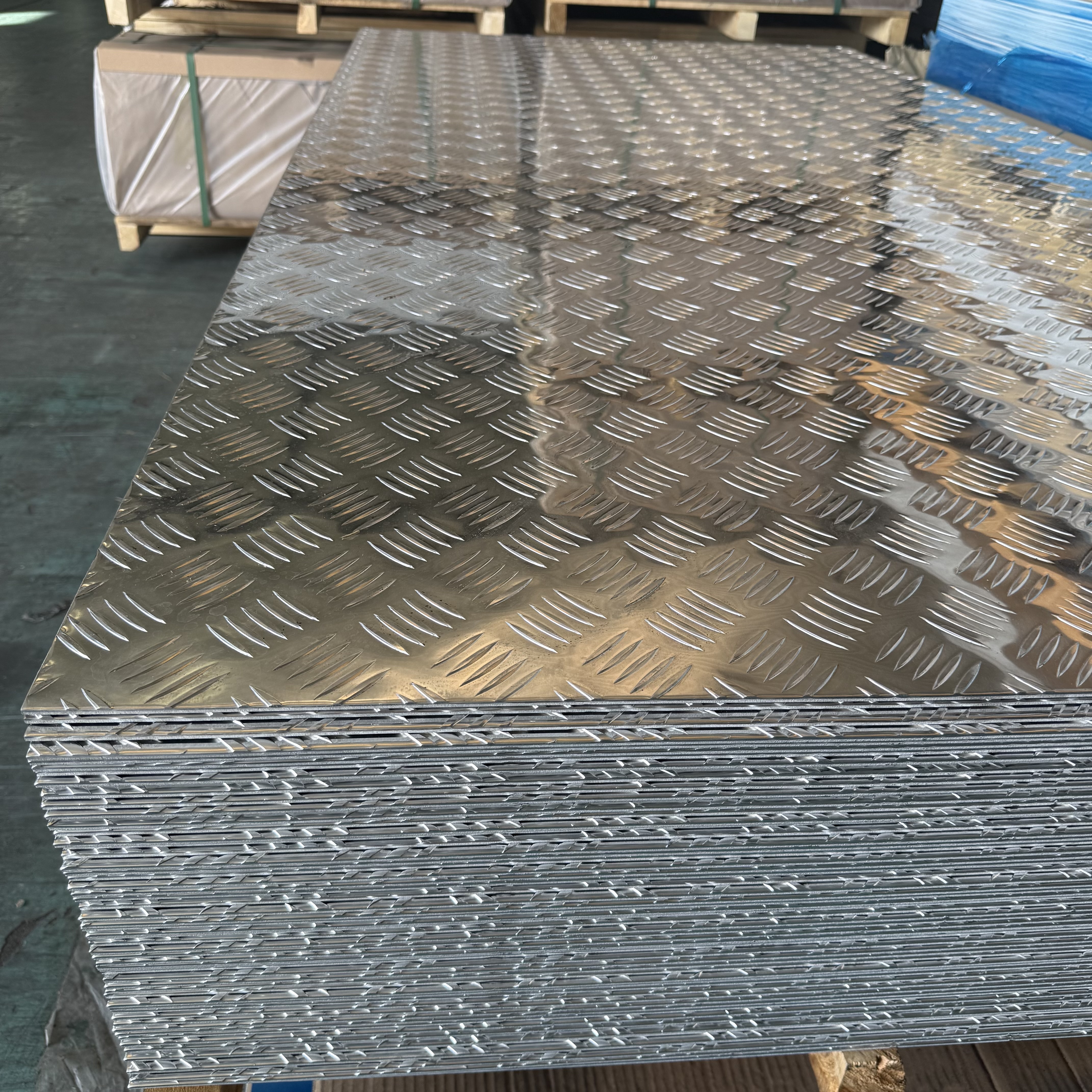 Aluminum embossing plate