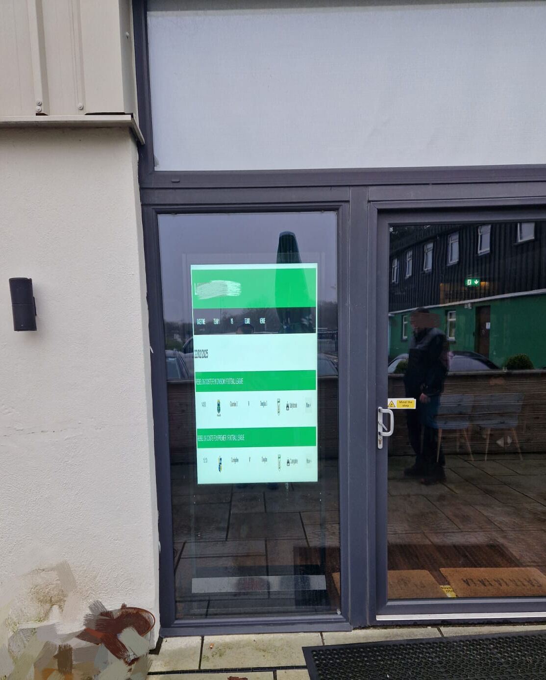 What Are the Key Advantages of Interactive Window Display Signage?