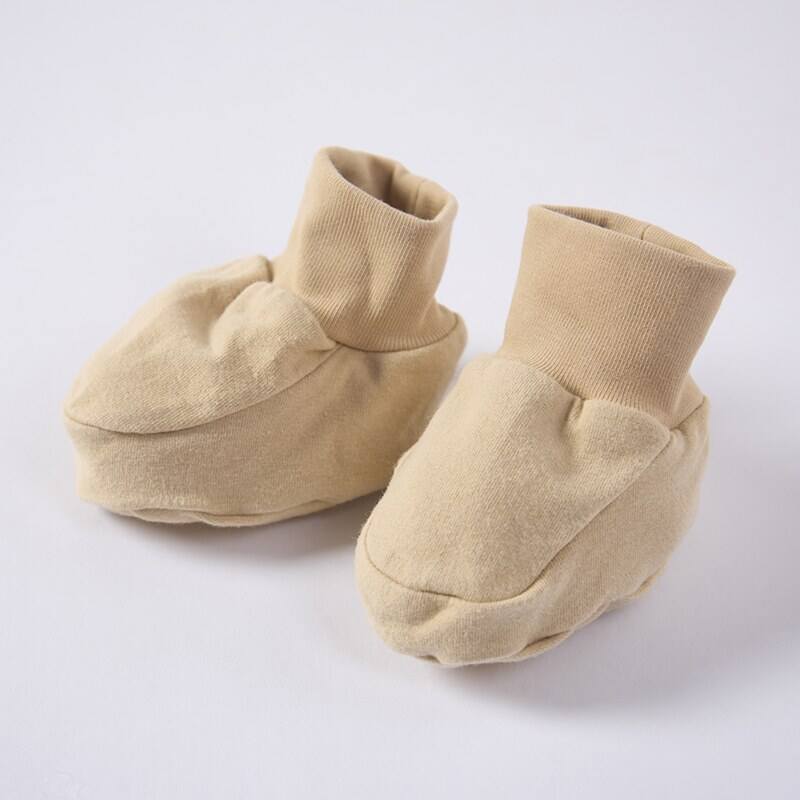 Chaussons pour bébé en coton biologique personnalisés OEM/ODM | Chaussettes pour nouveau-nés teintes avec des plantes respectueuses de l’environnement | Chaussures pour nourrissons douces et respirantes pour marque privée | Chaussures pour bébé non toxiques et teintes avec des légumes, durables | Fabrication professionnelle en gros