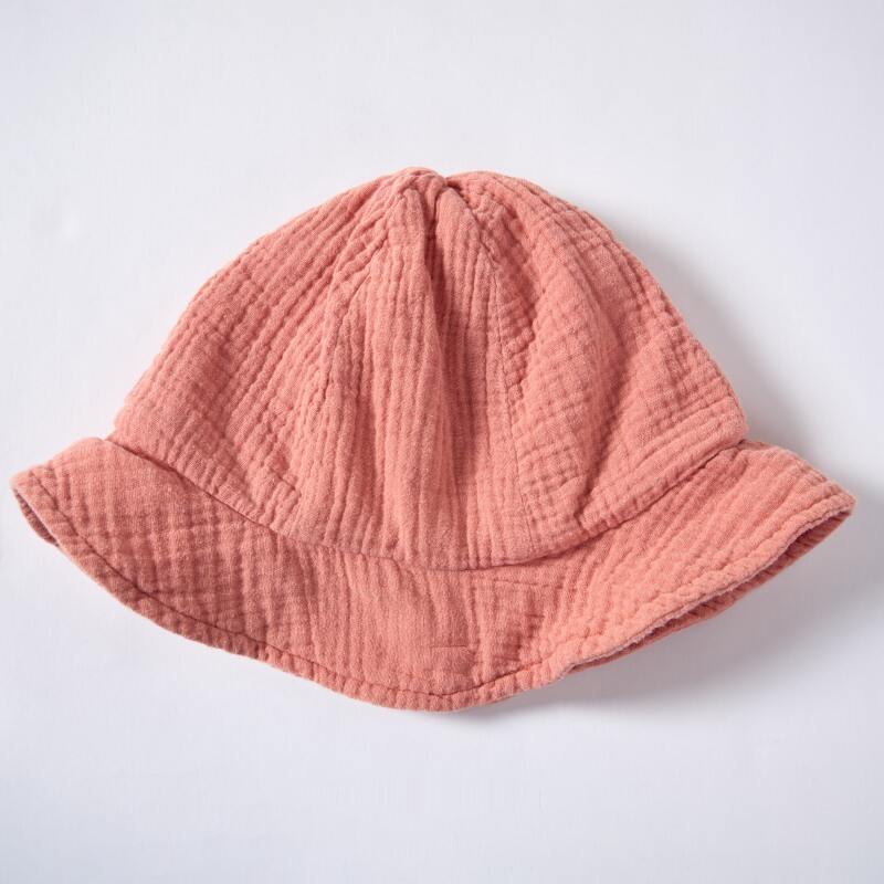 Fabricant personnalisé de chapeaux-baquet bio pour bébés | Chapeau solaire pour nourrissons en coton mousseline teint aux plantes, destiné aux marques de vêtements pour bébés en fabrication sous marque propre (OEM) et conception sous marque propre (ODM)
