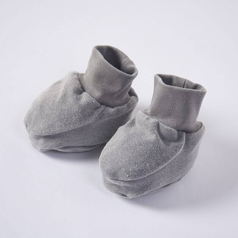 Chaussons pour bébé en coton biologique respectueux de l'environnement – Chaussettes pour nourrissons teintes à base de plantes et non toxiques, pour fabrication sous marque propre (OEM) ou conception sous marque propre (ODM) | Chaussures souples pour nouveau-nés durables | Chaussures respirantes et hypoallergéniques pour tout-petits – Étiquettes personnalisées et vente en gros en quantité disponible