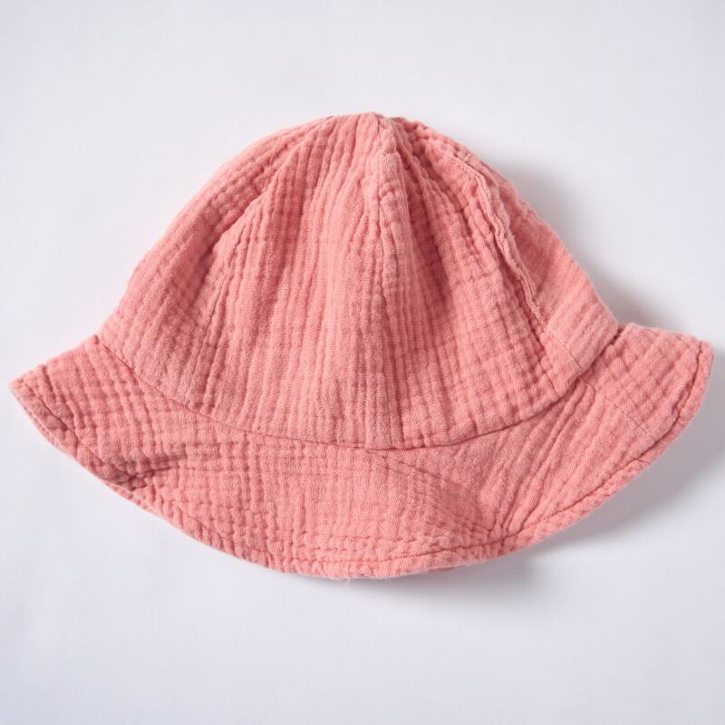 Fournisseur personnalisé de chapeaux-baquet pour bébés teints aux plantes | Chapeau solaire pour nourrissons en coton mousseline bio, fabricant OEM/ODM proposant des étiquettes privées
