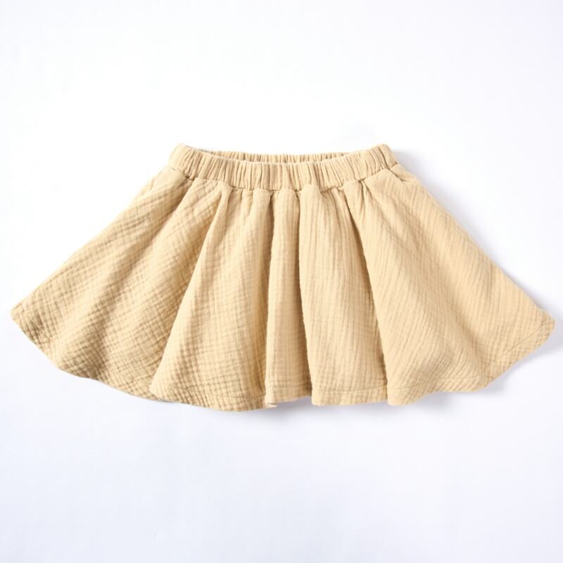 Jupe pour bébé fille en coton 100 %, double couche et froissée, OEM/ODM | Jupe mini A-line pour tout-petits, teinte à base de plantes écologique, 135 g/m² | Vêtements d'été durables et personnalisables pour enfants, à l’aspect biologique, destinés aux boutiques spécialisées, vente en gros