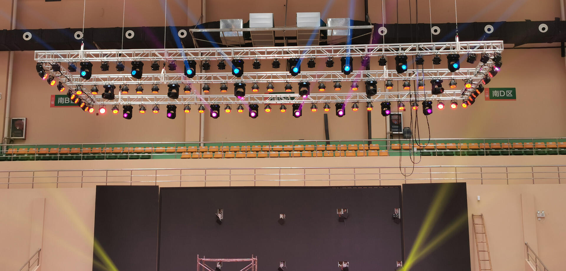 Suitable for outdoor mobile performances