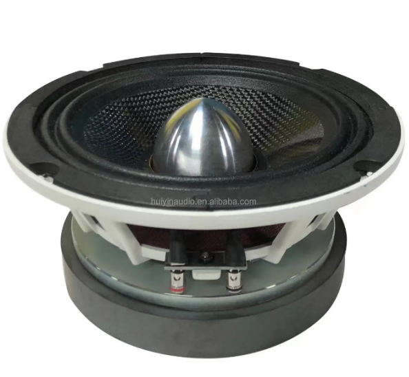 Kuinka 6-tuumaiset kaiuttimet parantavat keskitaajuuksia auton kilpa-ajoissa