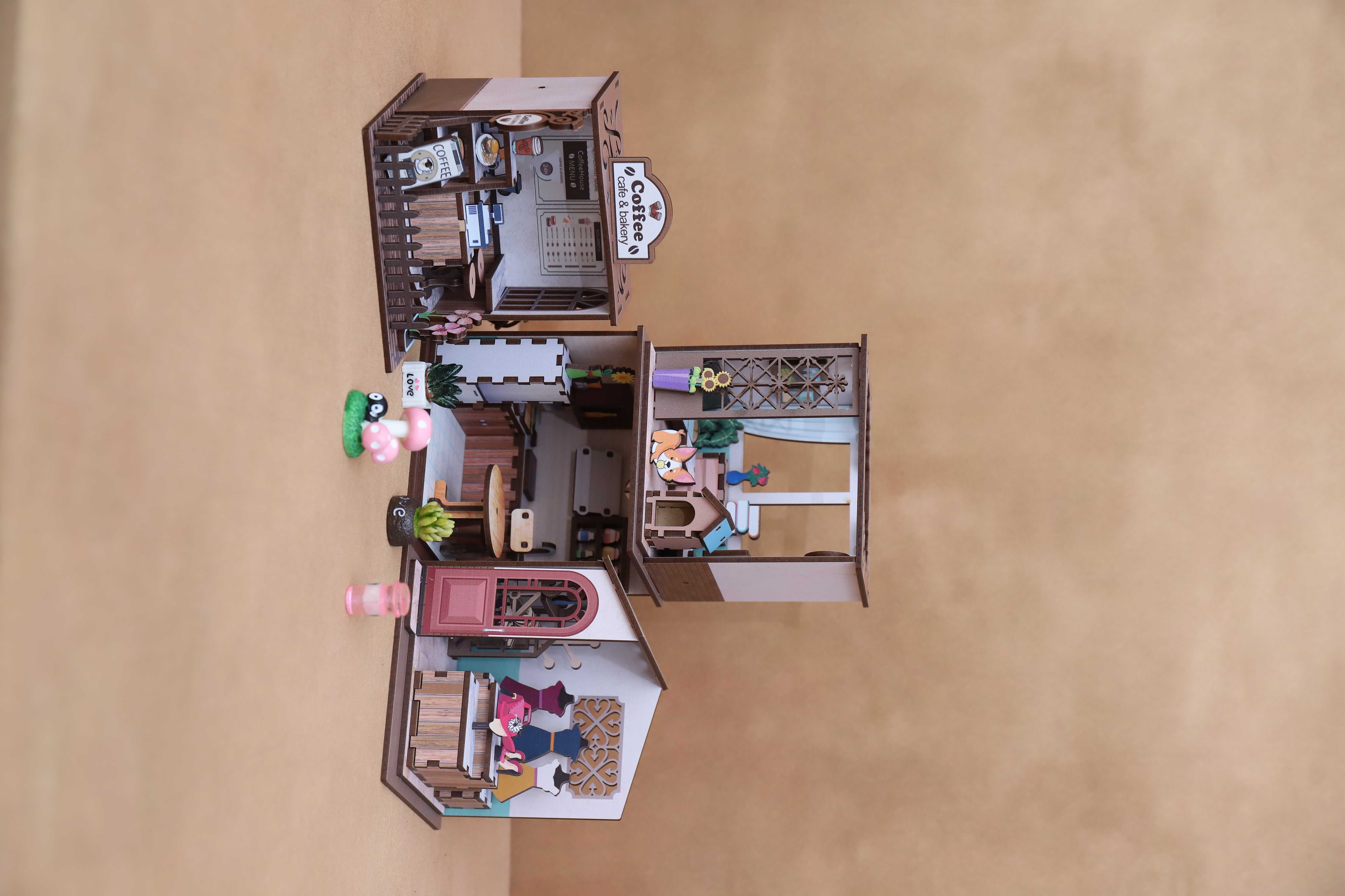 Zestawy do sklejania domków dla lalek: Bezpieczne materiały dla dzieci i dorosłych