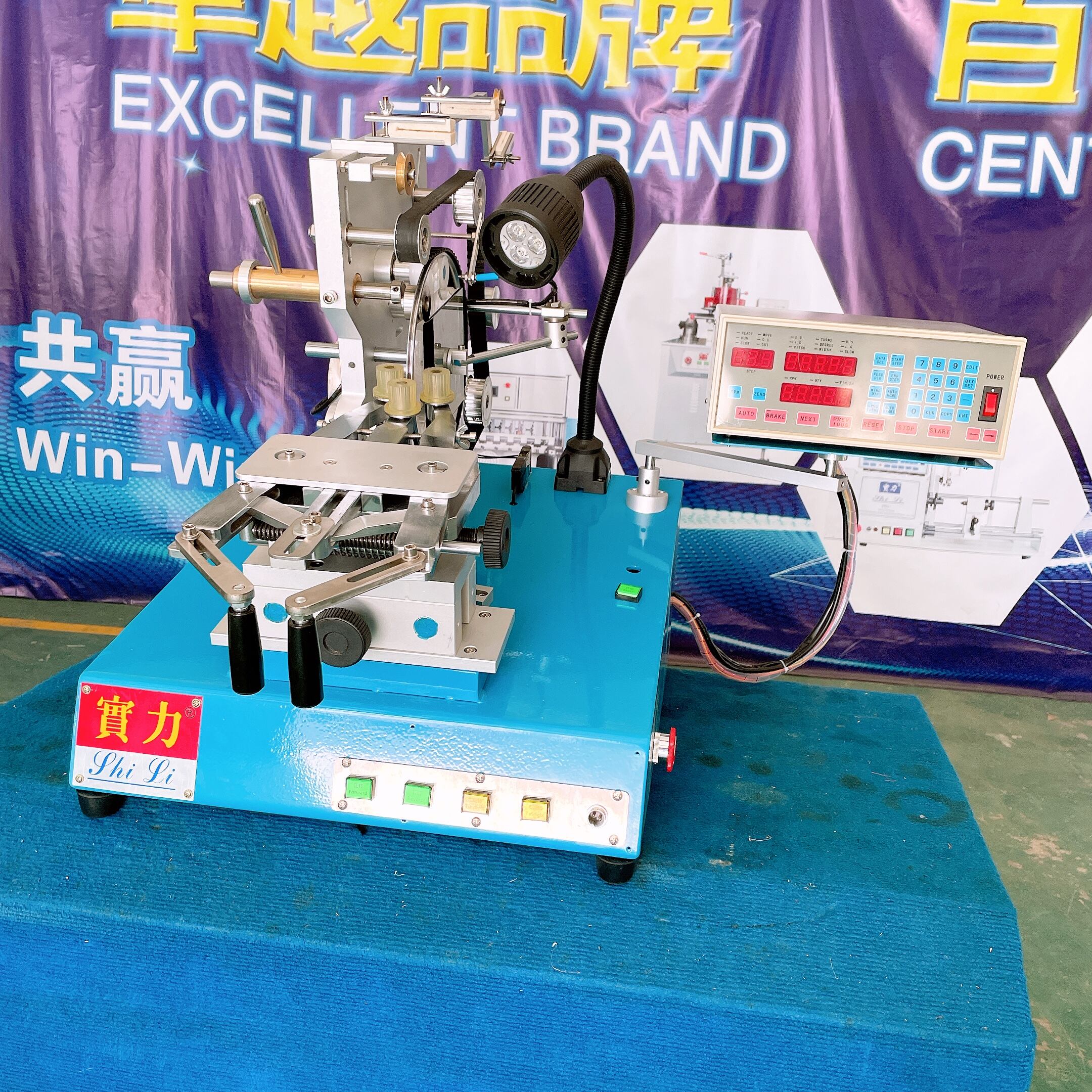 Përshtatshmëri me Madhësi Shumë-Qendrore dhe Ndryshim i Shpejtë