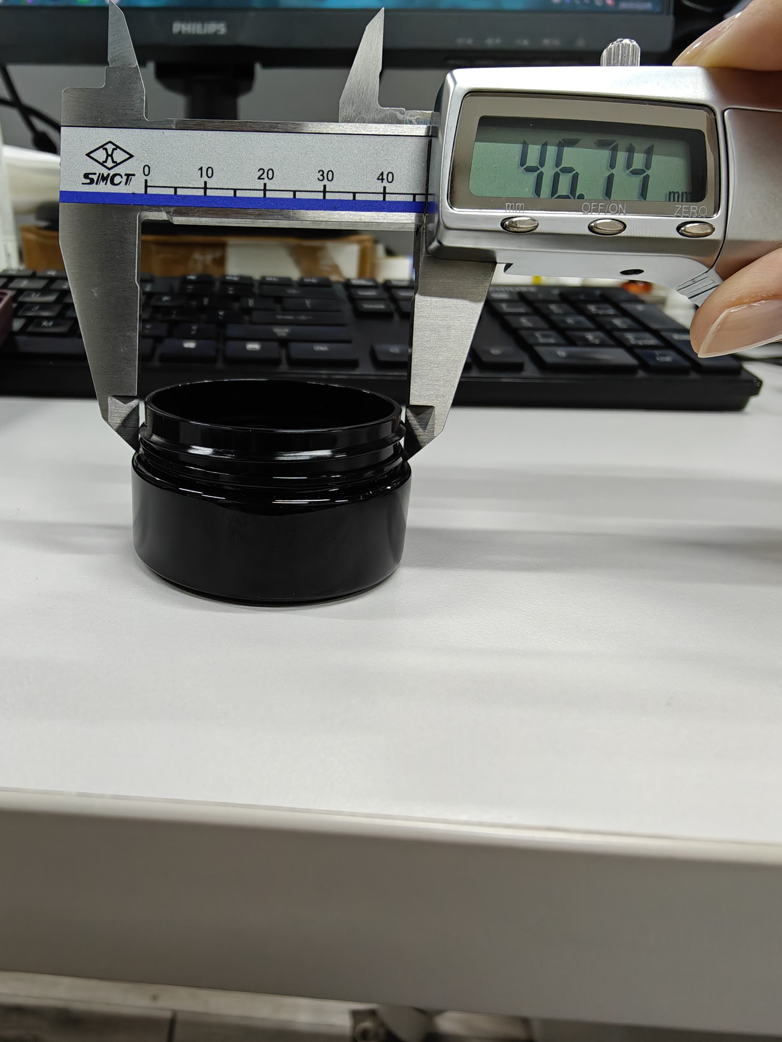 ขวดบรรจุภัณฑ์เครื่องสำอางปากกว้าง สีดำ ขนาด 30 กรัม สำหรับโลชั่นบำรุงผิว เนย ครีมนวดผม และขี้ผึ้งใส่ผม