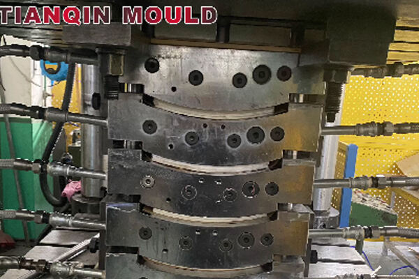 Single-curve plate mould