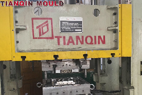 Sheet molding compound box mould