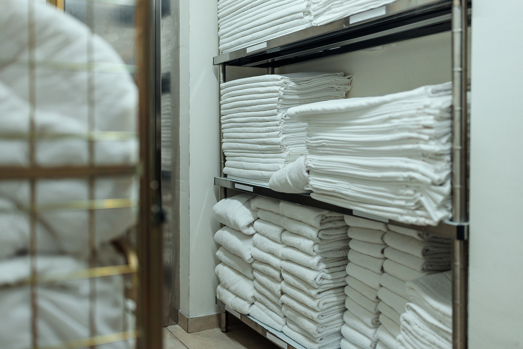 Hotel Washing Machine Overload: The Hidden Culprit of Linen Wear and How to Solve It