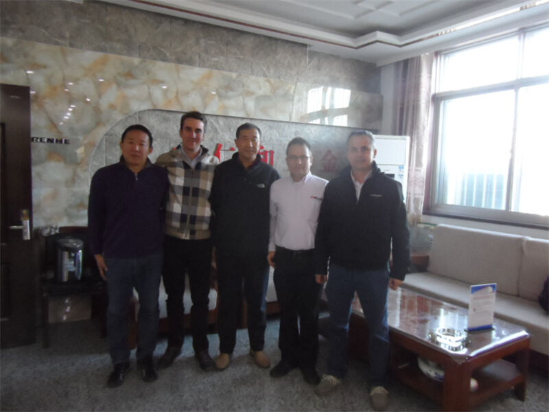 আমরা এবং আমাদের গ্রাহকদের!