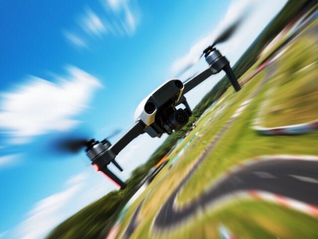 Приключения с FPV дрони: Разглеждане на имерсивни въздушни експерименти