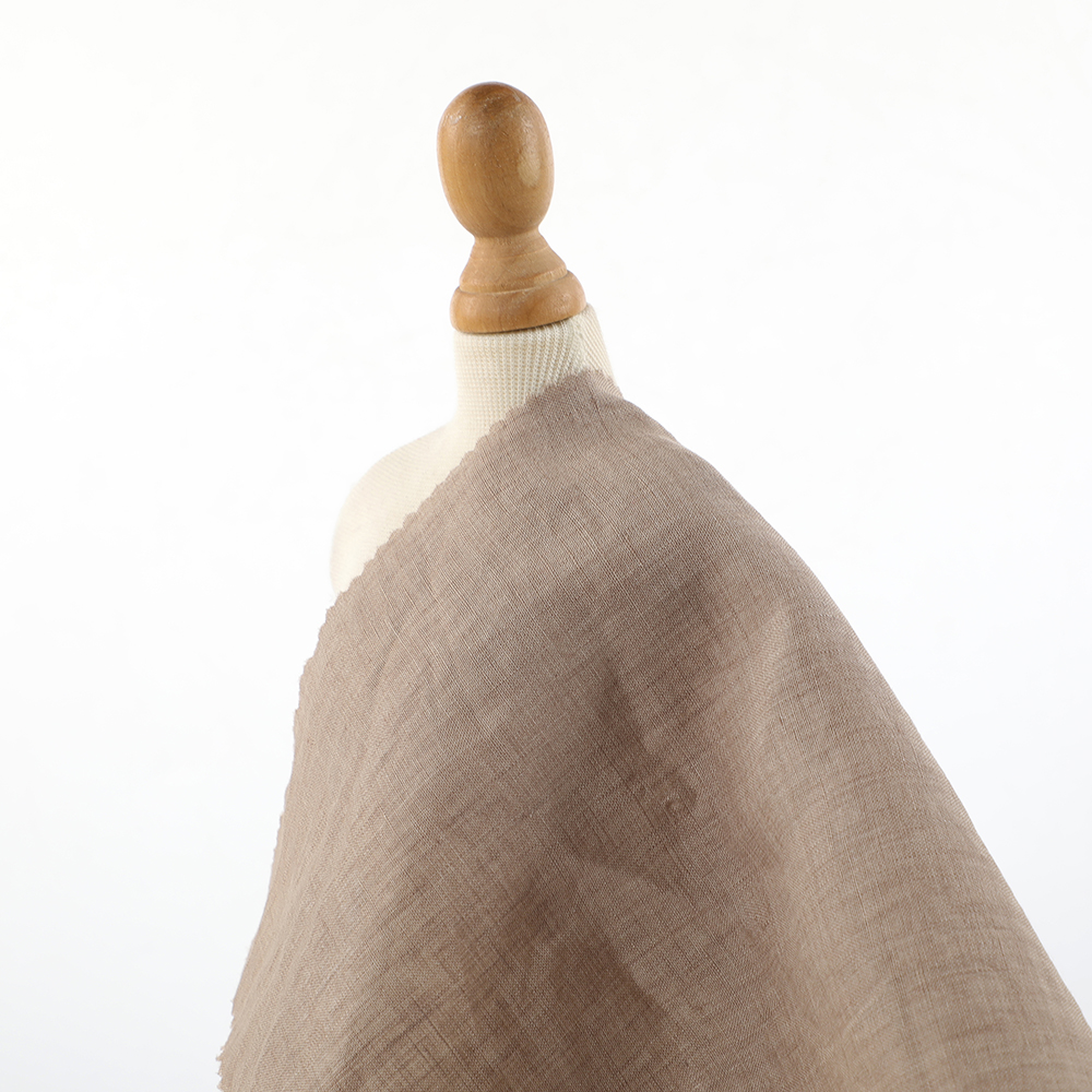 The Fine Texture of 100 Lea Linen Shirt Fabric for Premium Garments