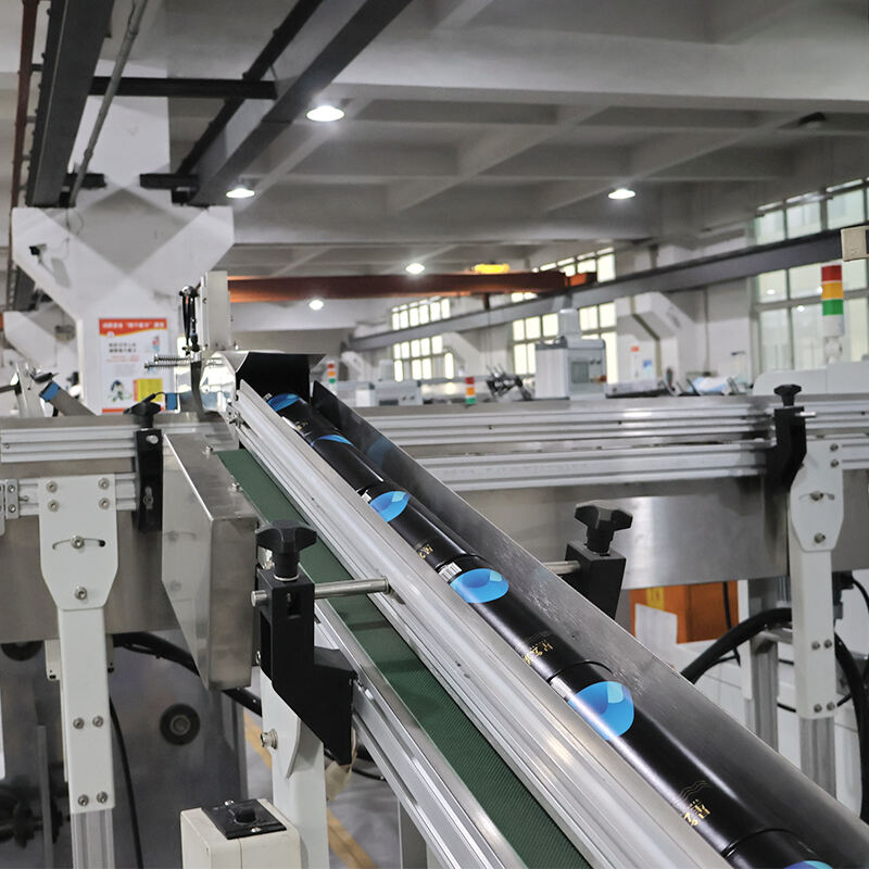 3、自动输送纸筒Automatic conveying of cylindrical boxes.JPG