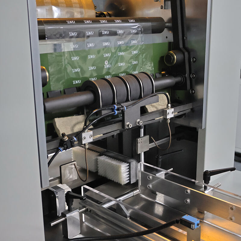 3、分切和覆盖薄膜装置Slitting and covering film unit(f1e8c87a04).JPG
