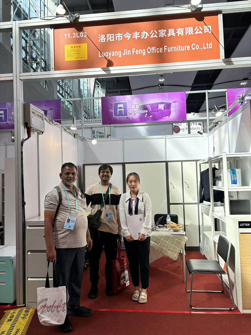 The-136th-Canton-Fair-Luoyang-Hefeng-Office-Furniture-2.jpg