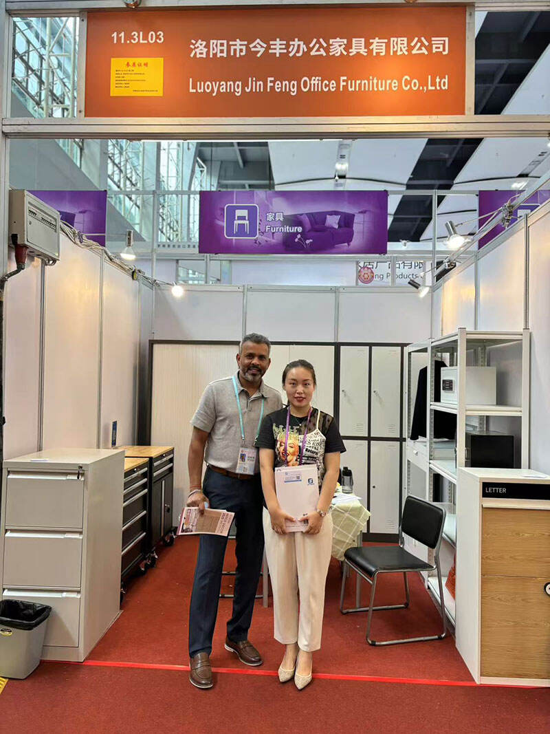 The-136th-Canton-Fair-Luoyang-Hefeng-Office-Furniture-3.jpg