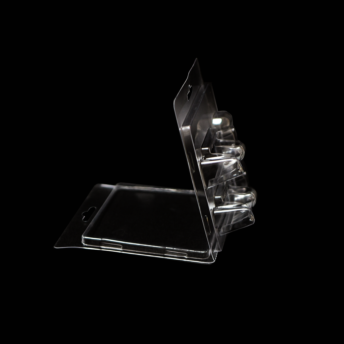 What Are the Benefits of Using Plastic Clamshell Packaging for Retail?