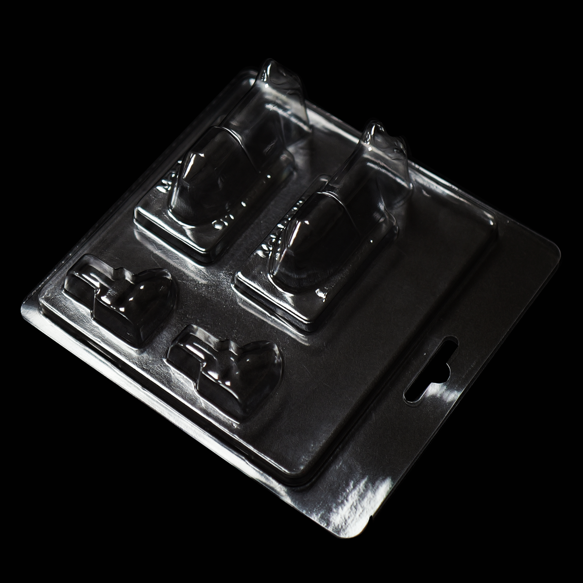 How Plastic Clamshell Packaging Enhances Product Visibility and Shelf Appeal