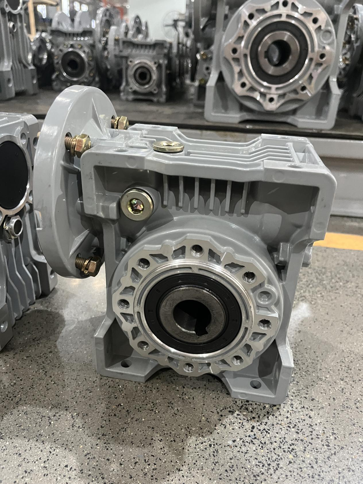 Hidden Dismantling Technician vs. The Perfect Anti-Loosening Partner: The Philosophy of Details on RV Gearbox Screws