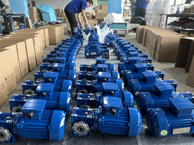 The difference between no-load and loaded operation of a speed reducer