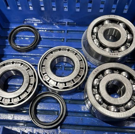 Impact of Bearing Material on the Transmission Efficiency of Reducers