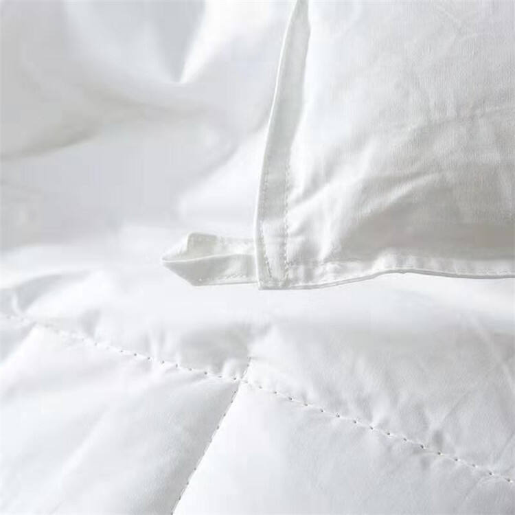 Single size 100% feather fabric polyester quilt for hotel and home factory