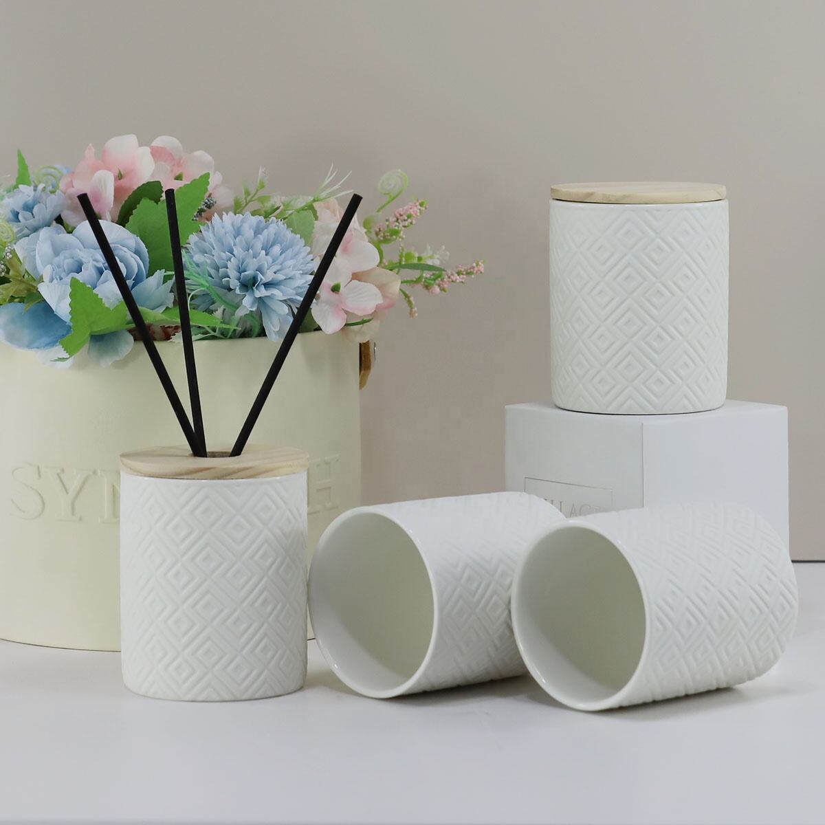 Wholesale Custom Ceramic Aroma Flower Diffuser Luxury Ceramic Jars Aura Candle Vessels Porcelain Candle Jars With Lid & Gift Box factory