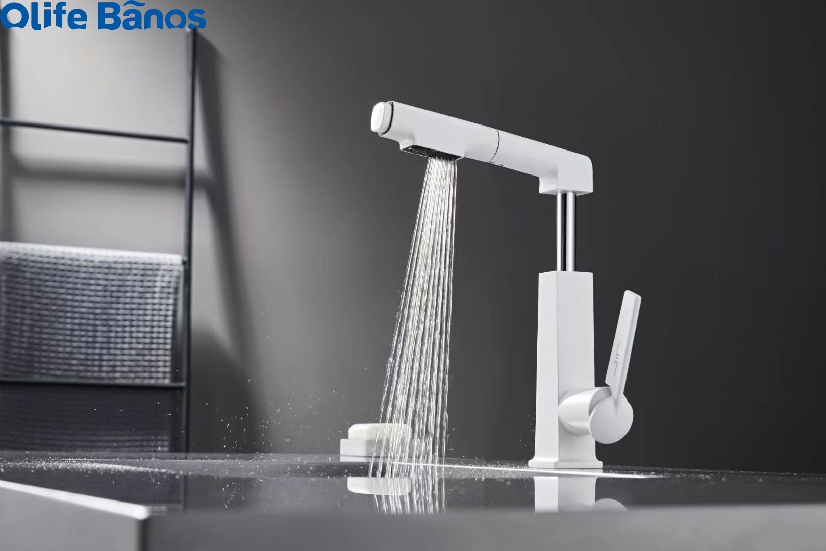 High Quality Luxury Bathroom Hot And Cold Water Flexible Stretch Out And Draw Back Basin Mixer Basin Faucet factory