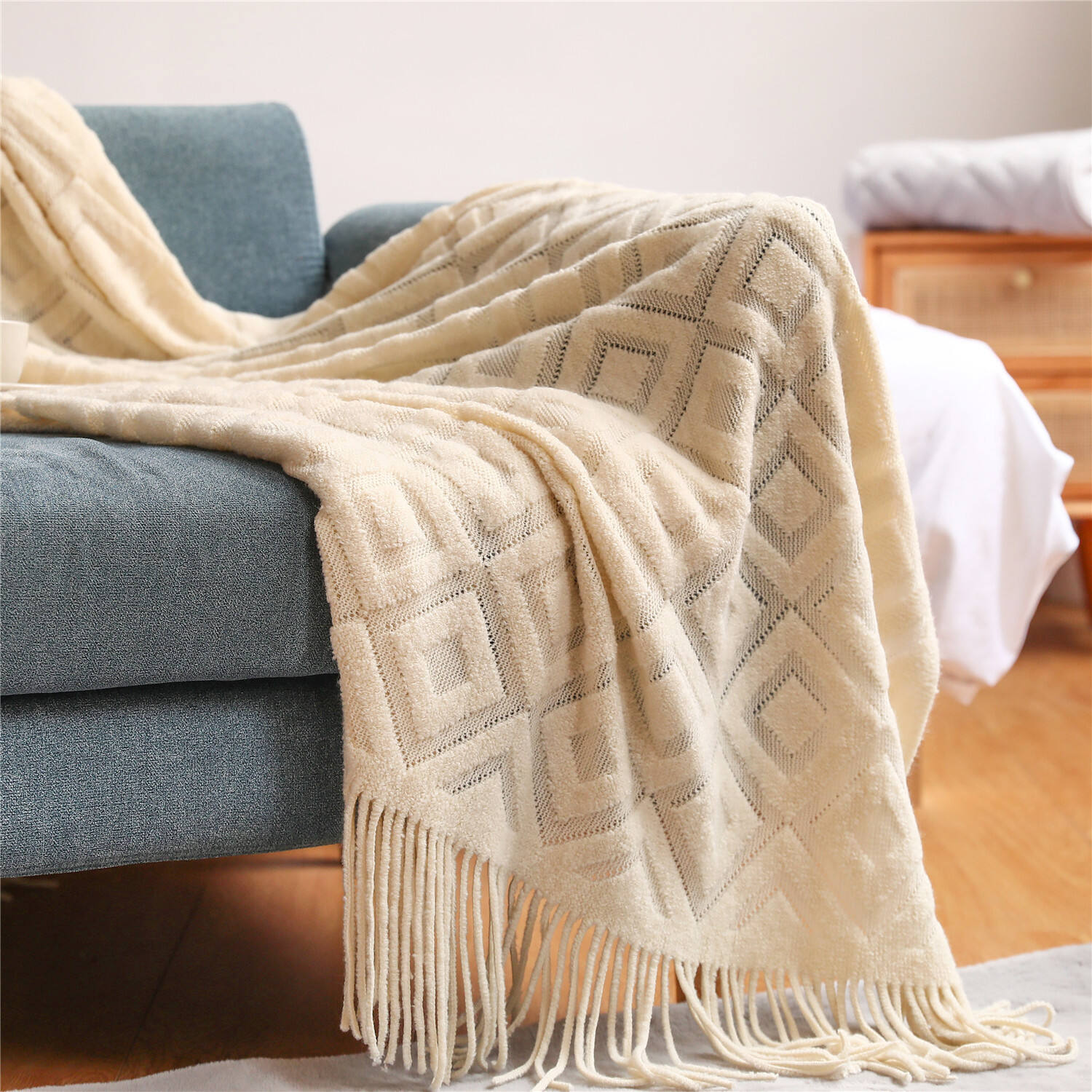 Aoyatex Home Soft Cozy Decorative Crochet Blanket Lightweight Acrylic Knitted Blanket With Tassels Throws And Blankets supplier