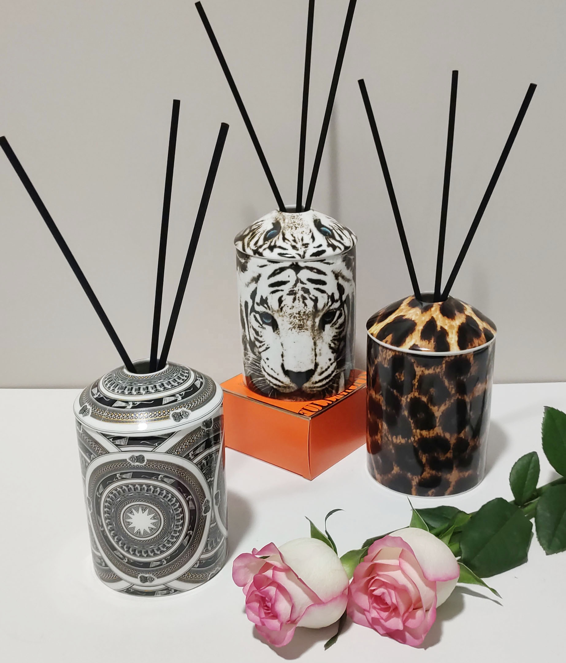 Custom Aroma Fragrance Oil Unique Design Reed Diffuser Candle Gift Set Pink Flower Scented Ceramic Candle Set factory