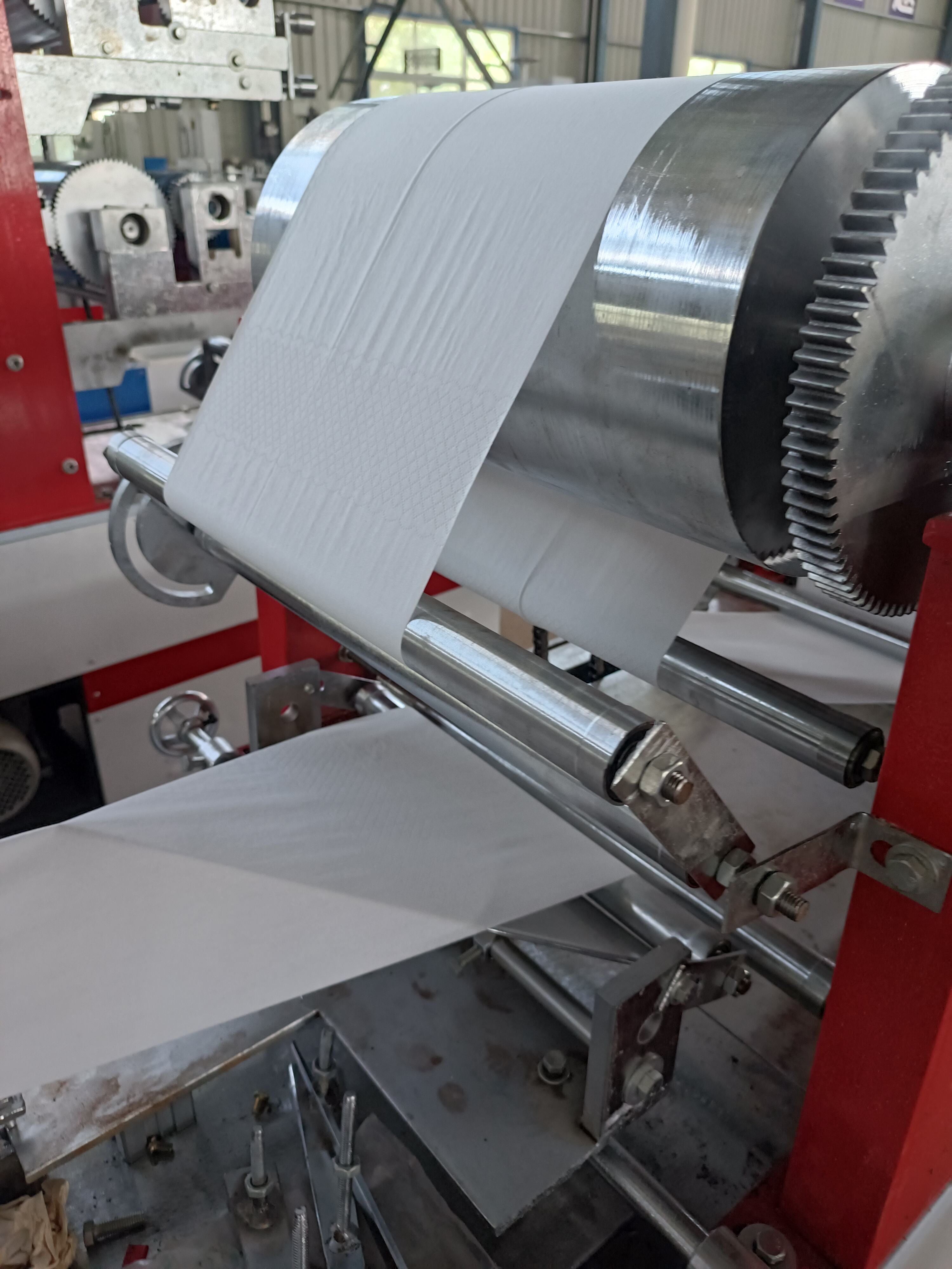 Easy Operation Tissue Paper Making Machine Small Tissue Paper Make Machinery Of China supplier