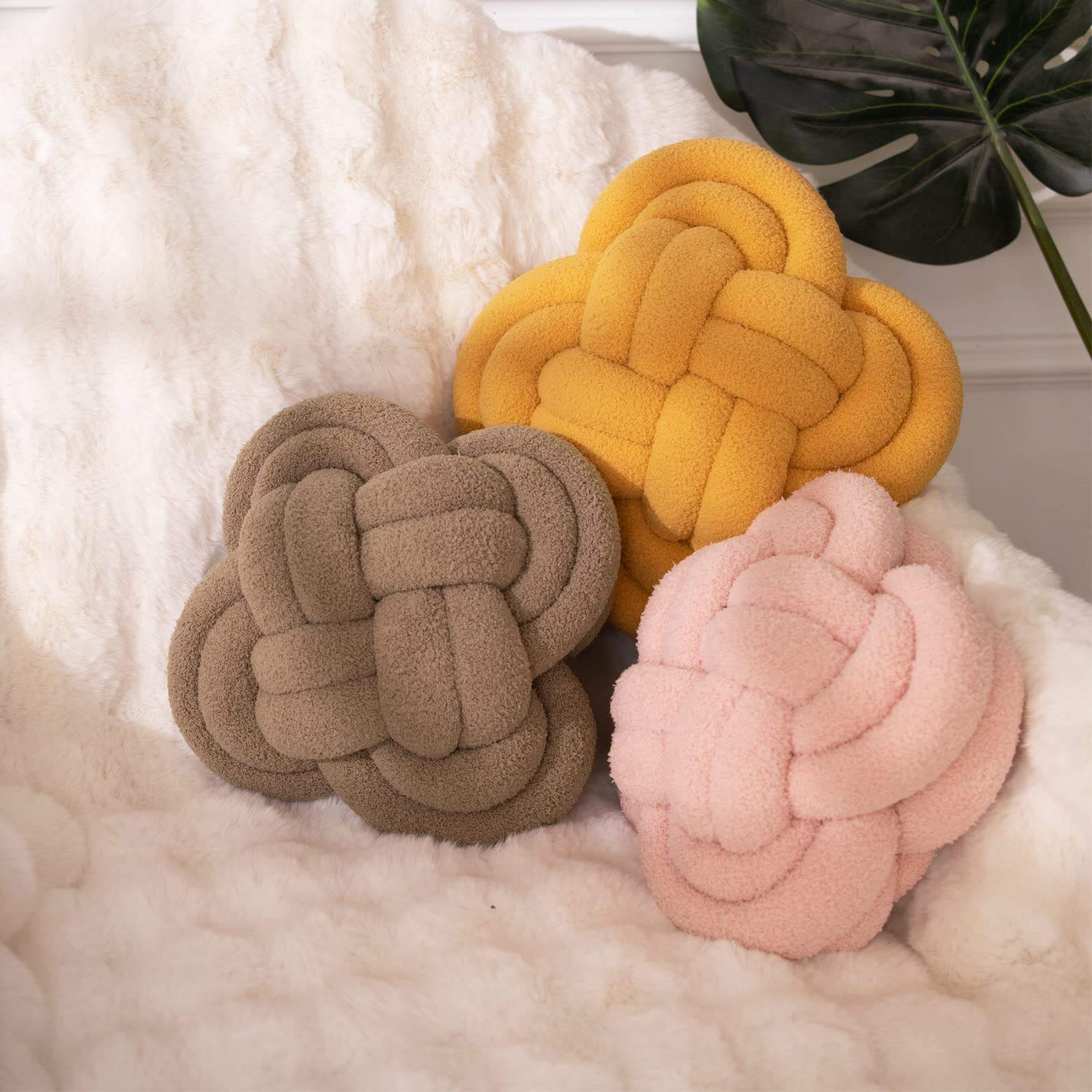 OEM Knot Pillow Square Ball  Decorative Knot Throw Pillows with Soft Lamb Fleece Fabric for Couch Bed  Knotted Home Decor details