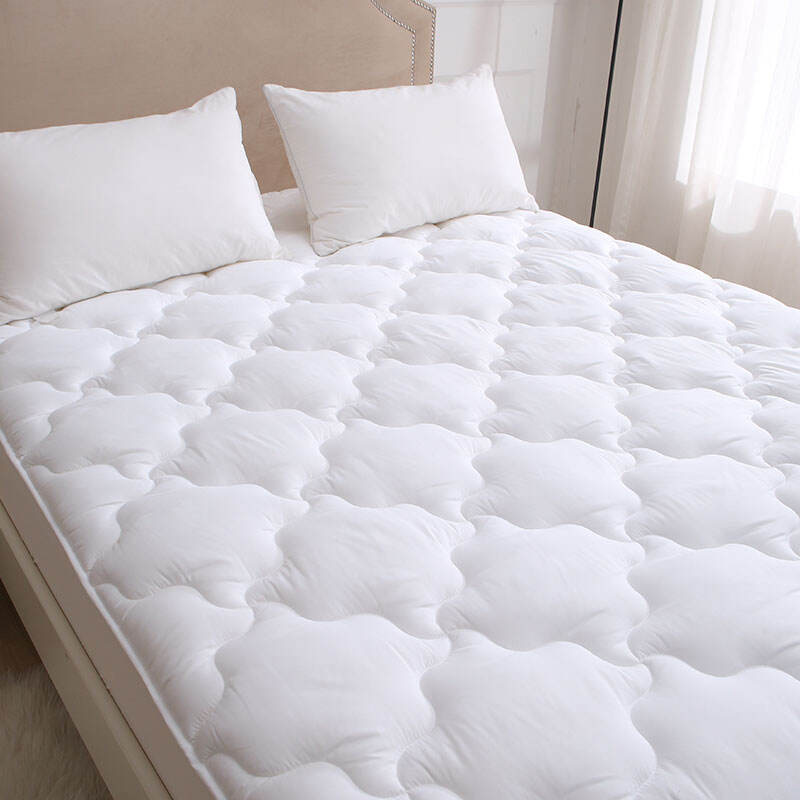 Full size breathable fabric polyester filling waterproof quilted mattress covers protectors details