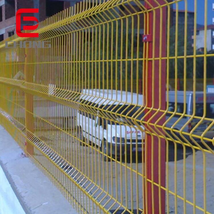 Chinese Manufacture 5x5 3D Galvanized Iron Wire Mesh Steel Welded Wire Mesh Fence supplier