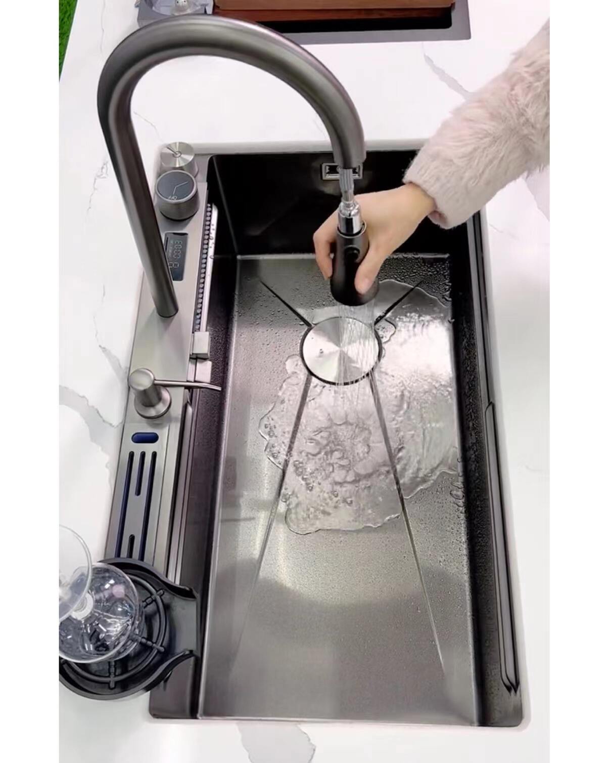 Digital Display Multifunction Water fall Faucet Sink Kitchen Stainless Steel Single Bowl With Knife Holder manufacture