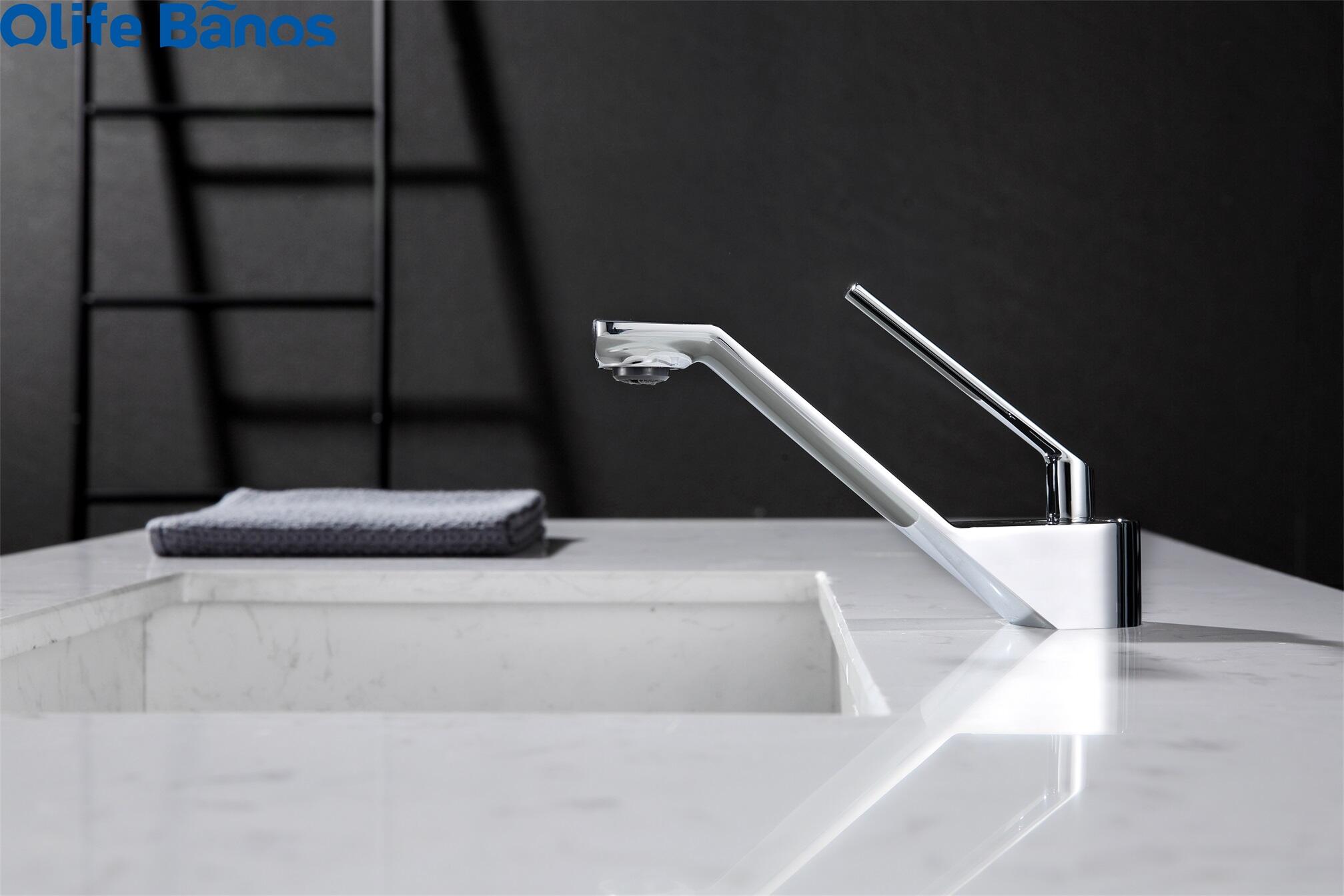 Olife Banos  Bird design Hot and cold bathroom mixer golden brush basin faucet water tap for hotel apartment manufacture