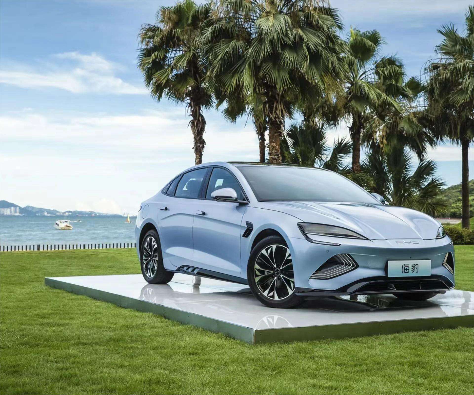 Plug-in hybrid electric car Chinese brand for BYD four-door five-seater family sedan factory