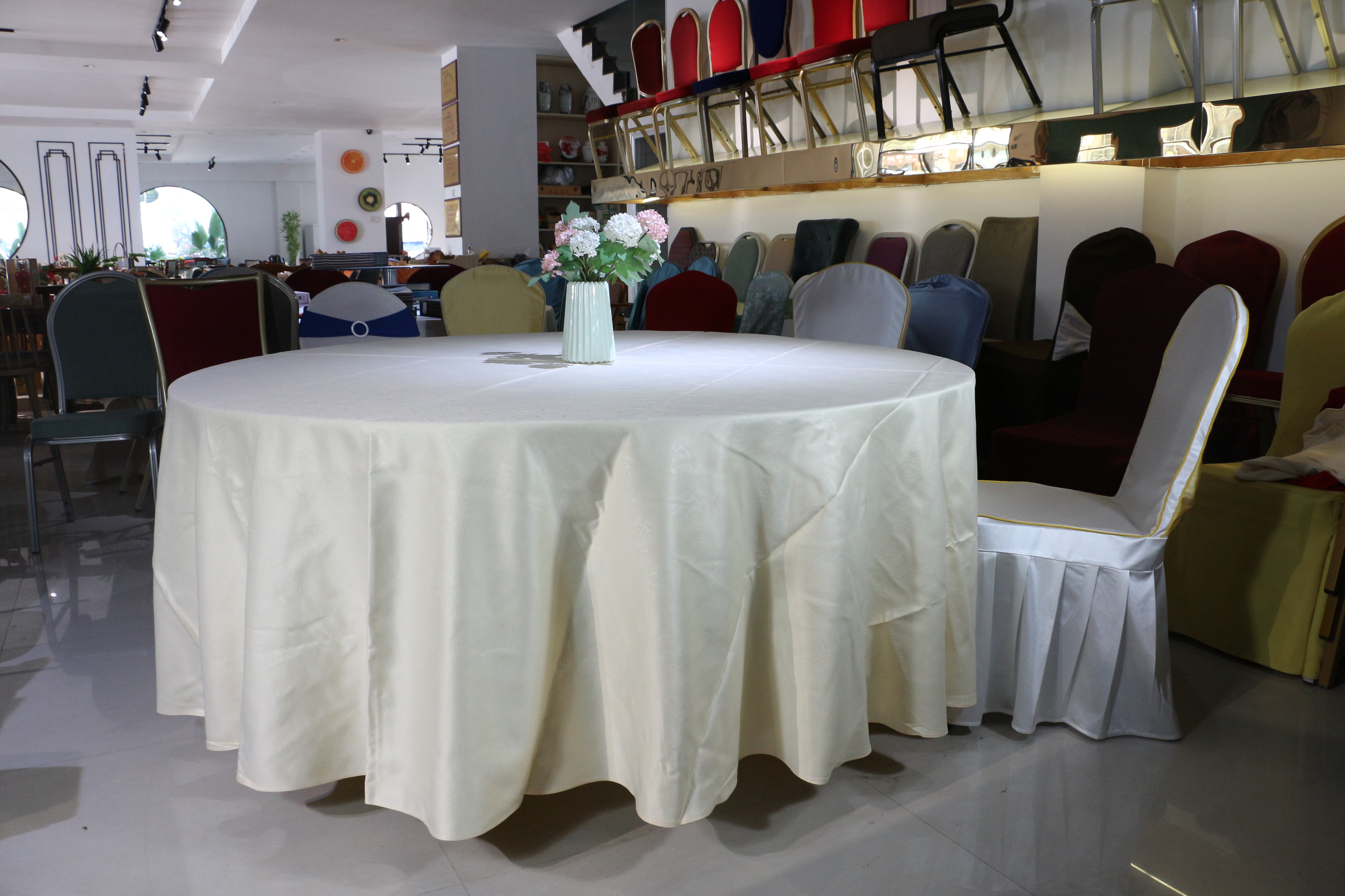 Big discount Luxury spandex wedding round tablecloth hotel restaurant party table cover satin embossing factory