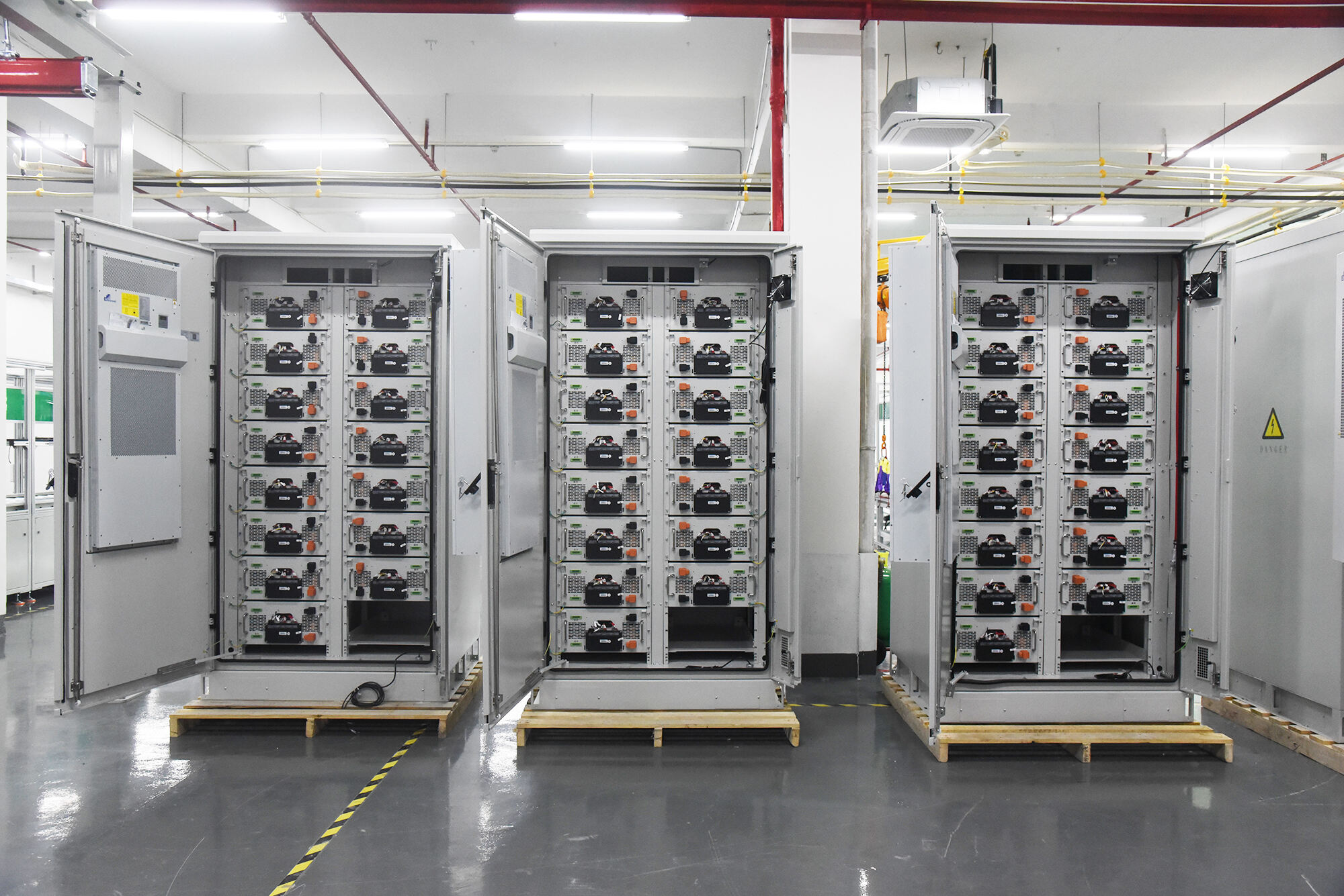 Avepower 215Kwh All in One Battery 768V 280Ah LiFePO4 Battery 215Kwh On grid Energy Storage Container manufacture